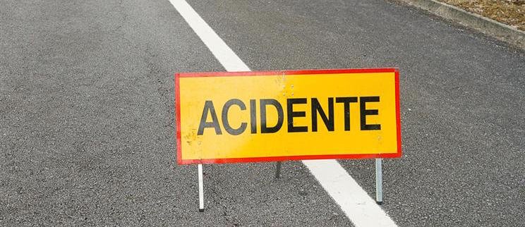 Mulher morre em colisão com camião na A1 em Leiria