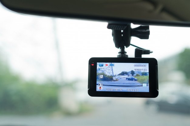 Atenção: Usar câmaras de vídeo em carros é proibido por lei