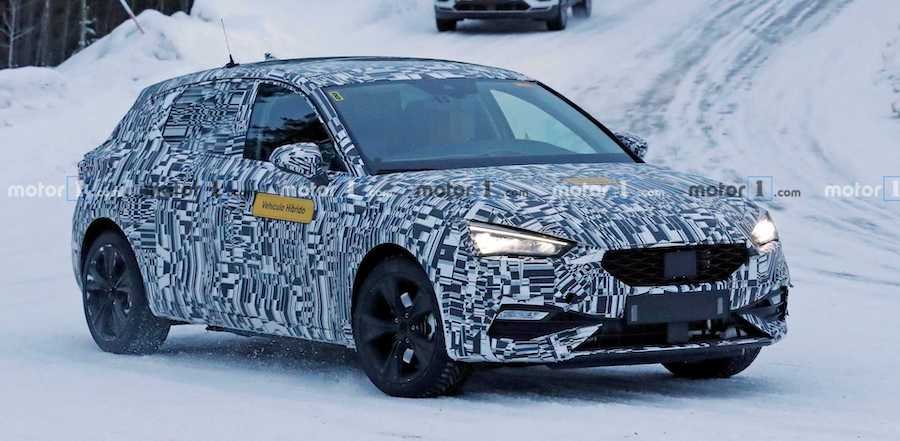 2020 SEAT Leon Plug-In Hybrid Spied, New Teaser Released