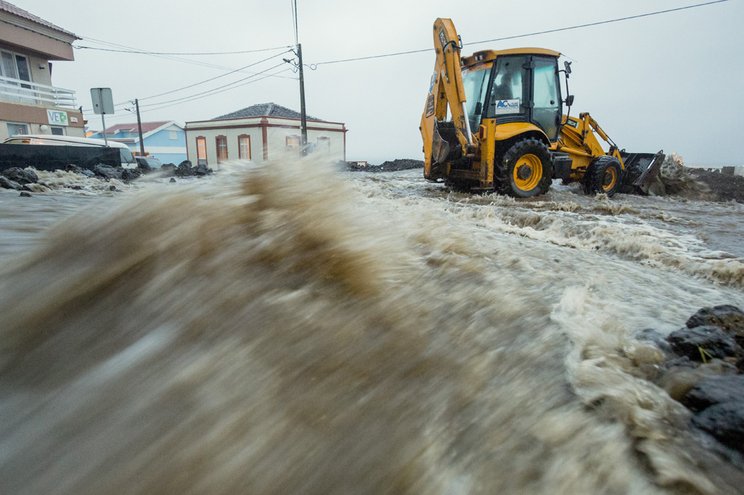 Chuva intensa provoca inundações de vias e queda de taludes na ilha de São Miguel