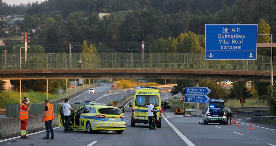 Homem morre em despiste de mota na A11 em Braga