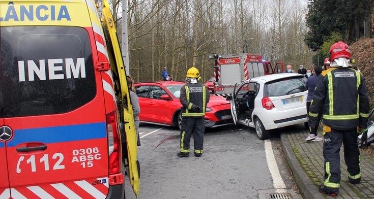 Condutor encarcerado após acidente em Guimarães