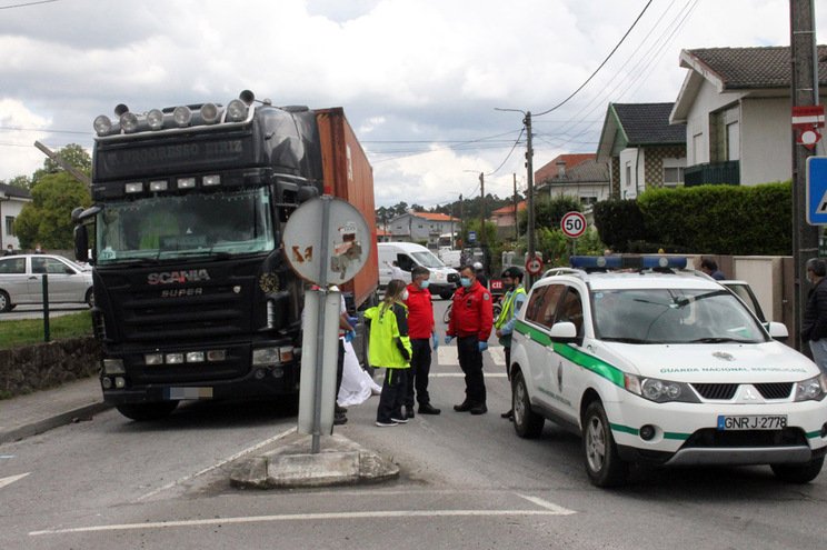 Mulher morre atropelada por camião em Guimarães
