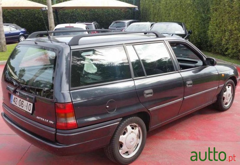 Опель караван душанбе. Opel Astra Caravan 1997. Opel Astra Caravan универсал 1997. Opel Caravan 1997.